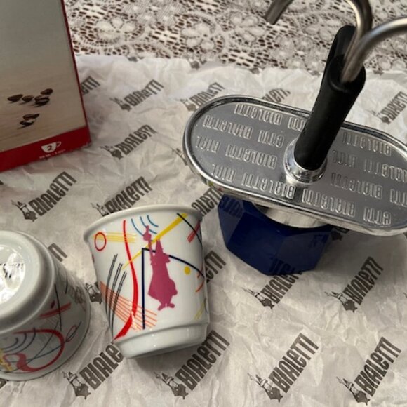 NEW Bialetti Italian Espresso Mini Stove Top Coffee Machine; 2 Designer Cups - Picture 6 of 13
